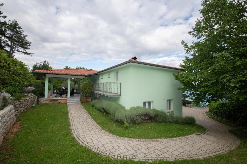 Zdjęcie z galerii obiektu Apartments with a parking space Liganj, Opatija - 17370 w mieście Lovran