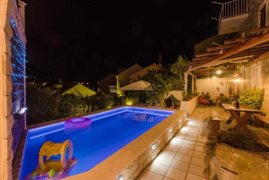 Family friendly apartments with a swimming pool Sustjepan, Dubrovnik