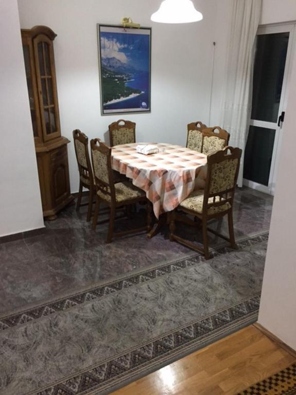 Fotografie z fotogalerie ubytování Apartments with a parking space Brela, Makarska - 17371 v destinaci Brela