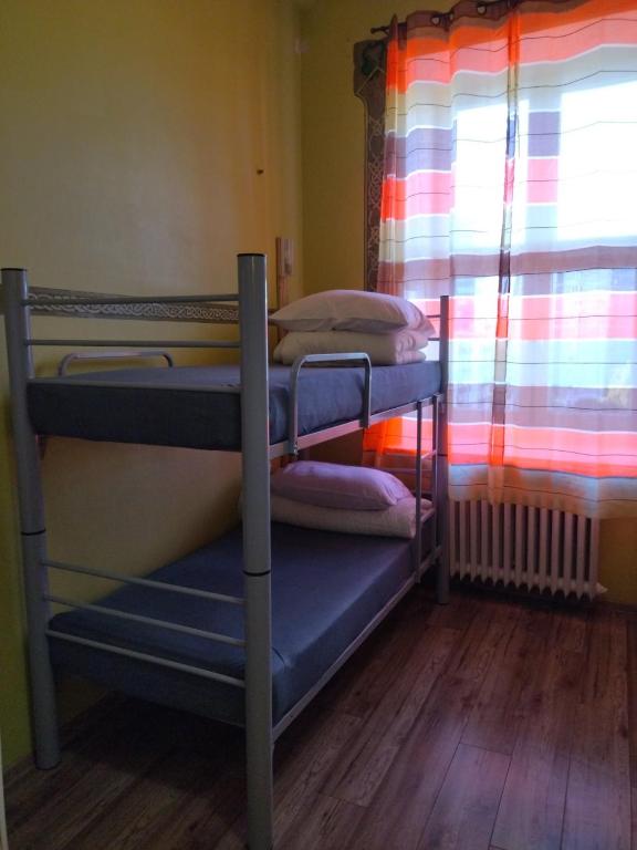 Posteľ alebo postele v izbe v ubytovaní Oliwka Hostel