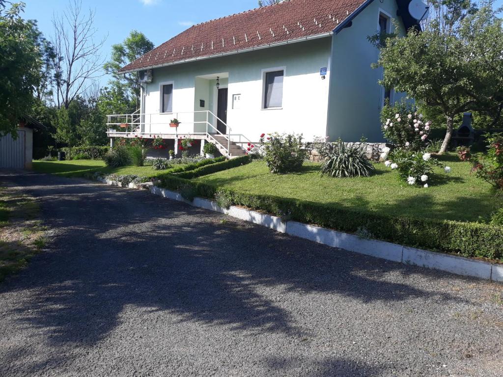 Fotografie z fotogalerie ubytování Apartments with a parking space Slunj, Plitvice - 17408 v destinaci Slunj