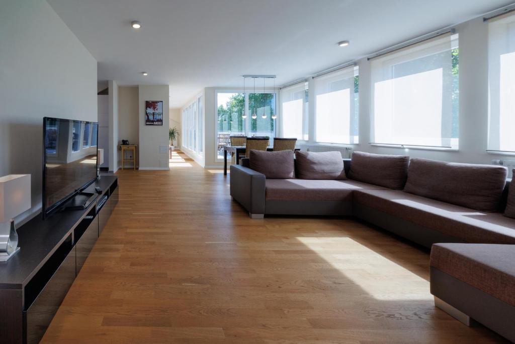 a living room with a couch and a television at Hotel Jellentrup in Münster