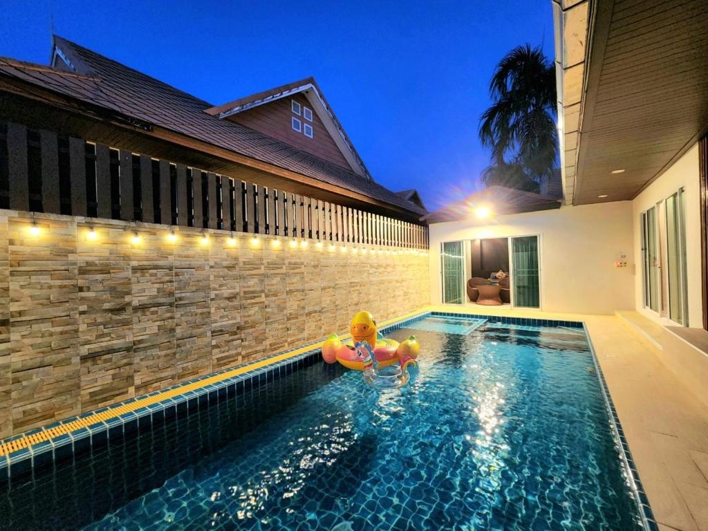 สระว่ายน้ำที่อยู่ใกล้ ๆ หรือใน Oppa pool villa B