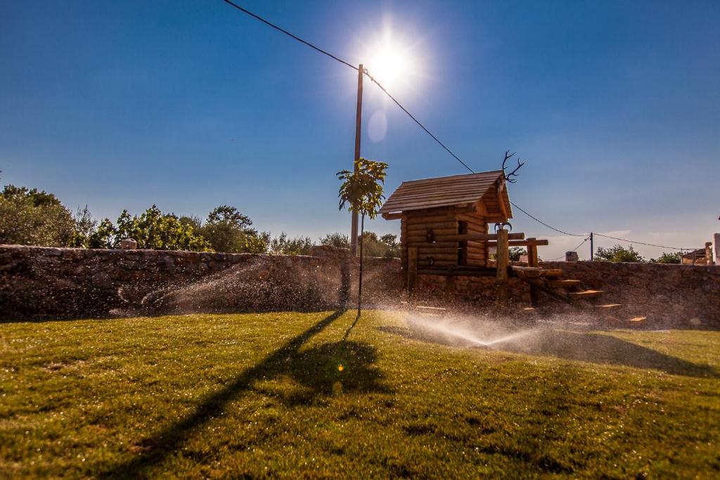 Zdjęcie z galerii obiektu Luxury villa with a swimming pool Vrh, Krk - 17443 w mieście Vrh