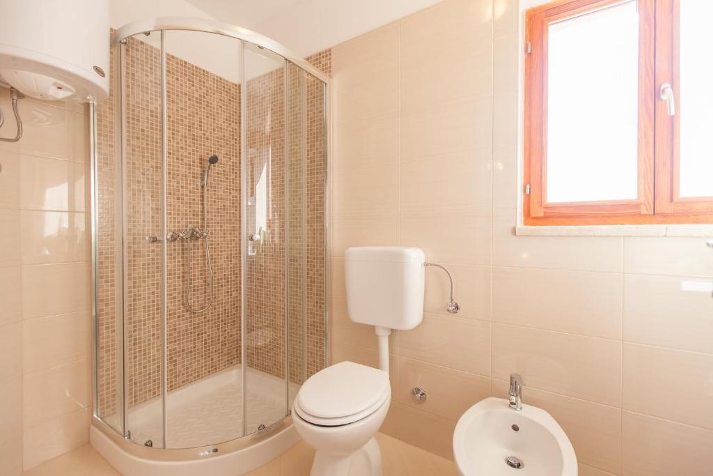 Zdjęcie z galerii obiektu Luxury villa with a swimming pool Vrh, Krk - 17443 w mieście Vrh