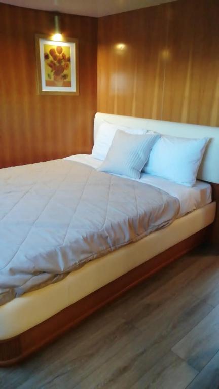 Postel nebo postele na pokoji v ubytování Falcon superyacht 100ft