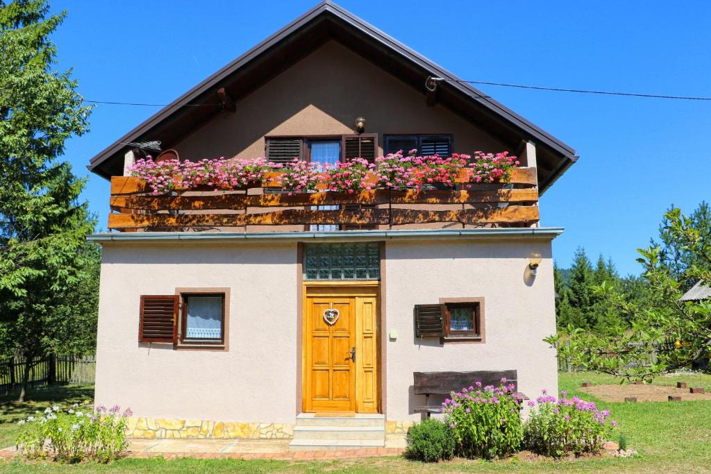 Budova, v ktorej sa dovolenkový dom nachádza