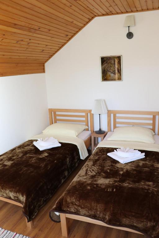 Posteľ alebo postele v izbe v ubytovaní Family friendly house with a parking space Korenica, Plitvice - 17312