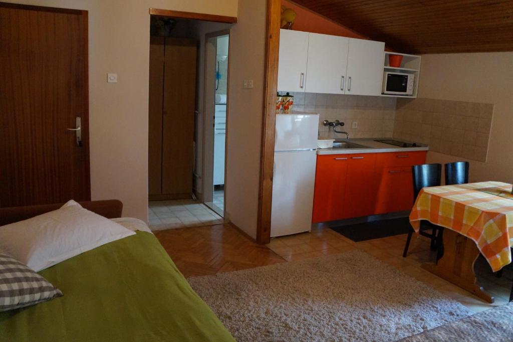 Fotografia z galérie ubytovania Apartments with a parking space Makarska - 17224 v destinácii Makarska