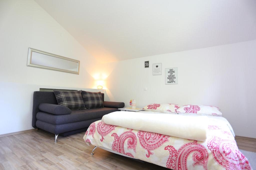 Apartments and rooms with parking space Donje Taboriste, Plitvice - 17486 - Estudio