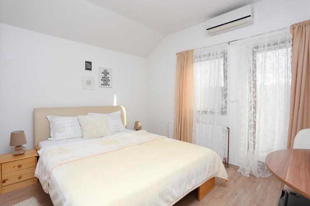 Apartments and rooms with parking space Donje Taboriste, Plitvice - 17486 - Habitación Doble