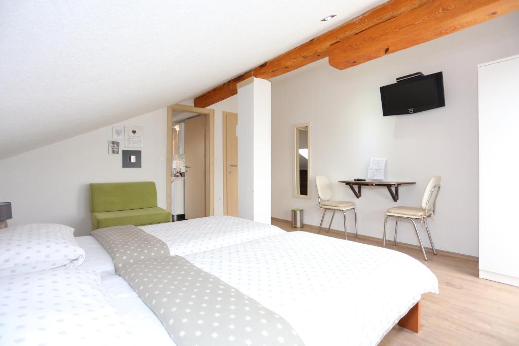 Apartments and rooms with parking space Donje Taboriste, Plitvice - 17486 - Habitación Triple