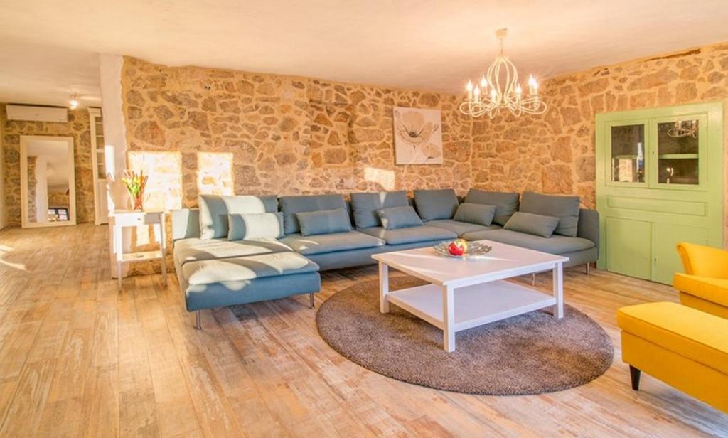 Część wypoczynkowa w obiekcie Luxury villa with a swimming pool Garica, Krk - 17469