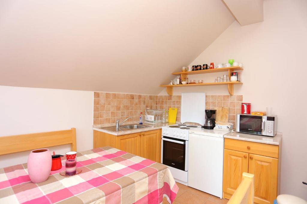 Fotografie z fotogalerie ubytování Apartments for families with children Donje Taboriste, Plitvice - 17500 v destinaci Slunj