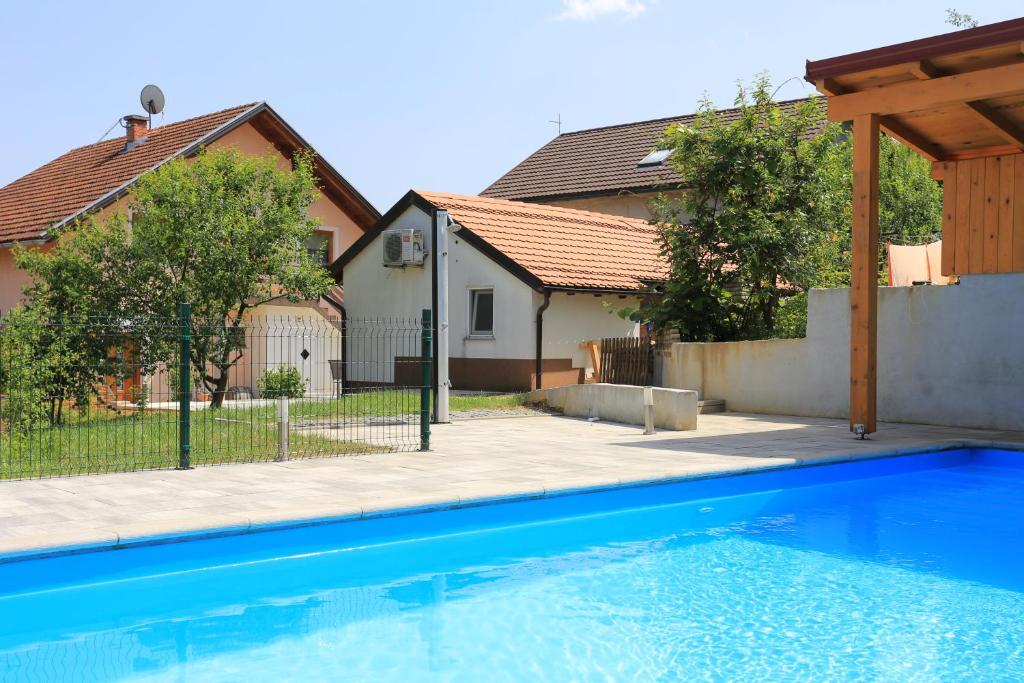 Piscina de la sau aproape de Family-friendly apartments with swimming pool Grabovac, Plitvice - 17532