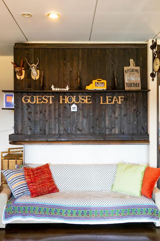 Istumisnurk majutusasutuses Guesthouse leaf