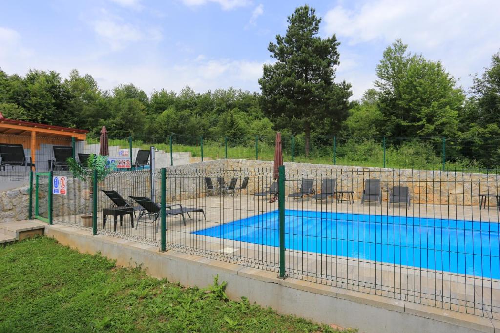 Fotografia z galérie ubytovania Rooms with a swimming pool Grabovac, Plitvice - 17511 v Rakovici