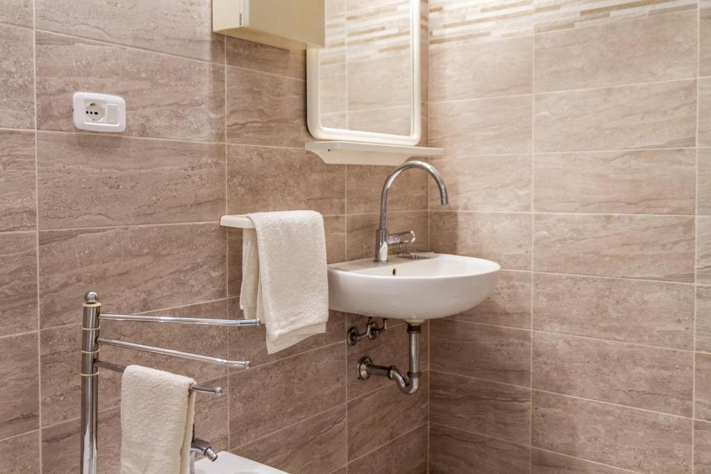 Kúpeľňa v ubytovaní Basement studio apartment
