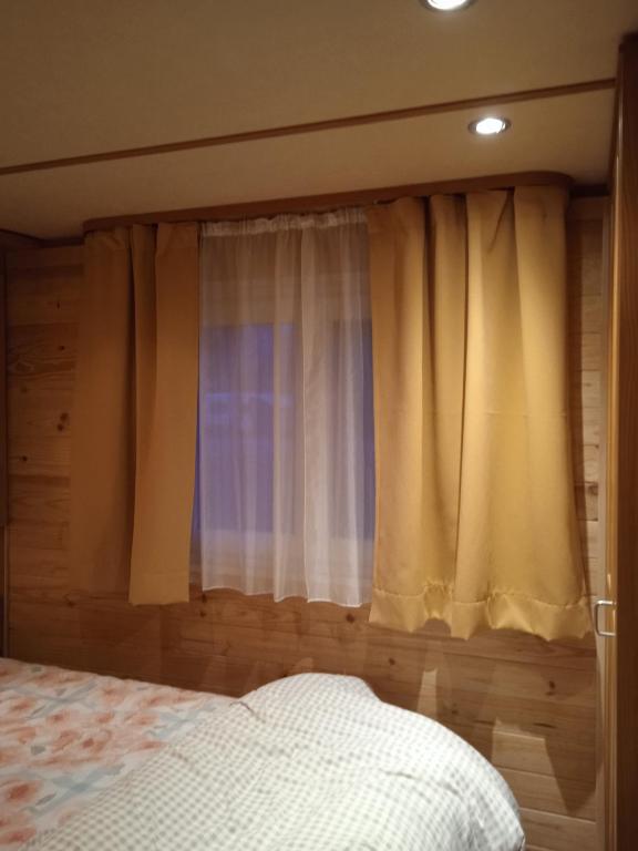 Postel nebo postele na pokoji v ubytování LA COMBE