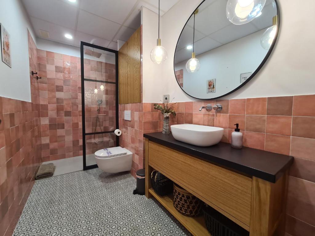 A bathroom at Dos Torres Arte en Balcones - Calle Alfonso I