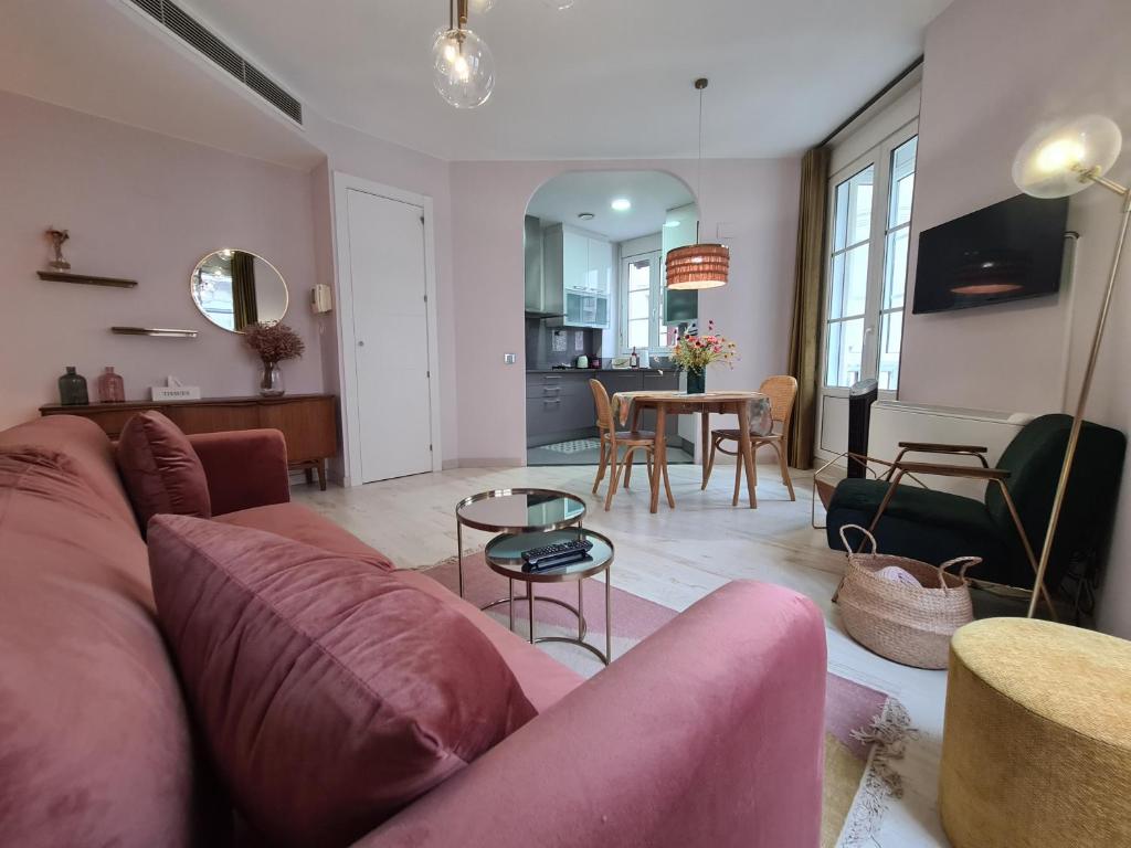A seating area at Dos Torres Arte en Balcones - Calle Alfonso I