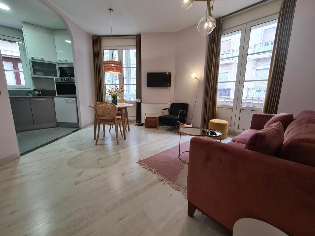 A kitchen or kitchenette at Dos Torres Arte en Balcones - Calle Alfonso I