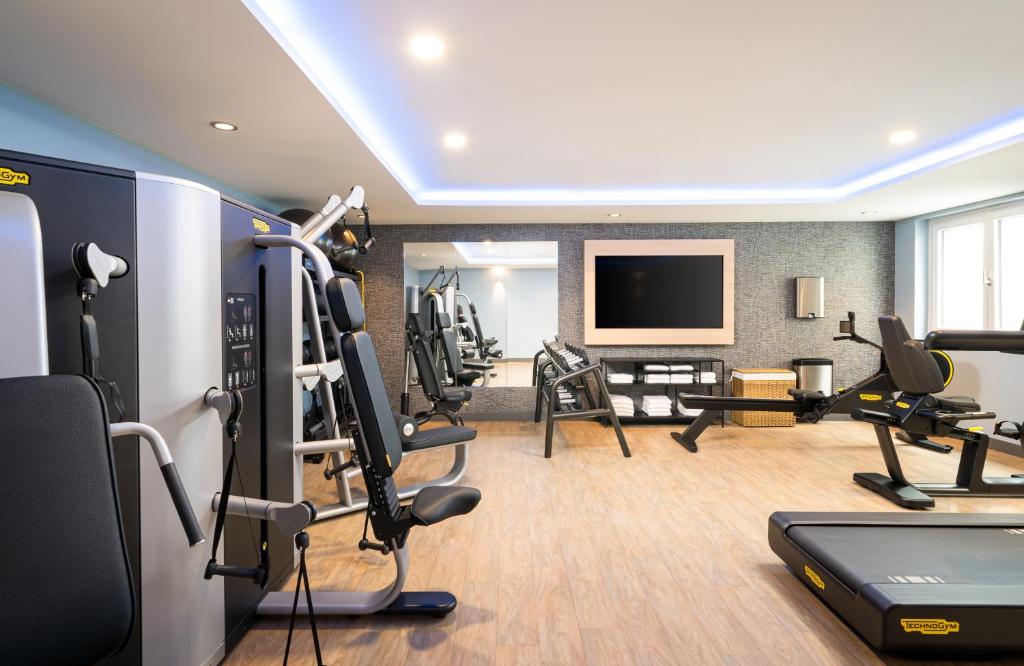 Fitness centrum a/nebo fitness zařízení v ubytování Leonardo Hotel Hamburg Altona