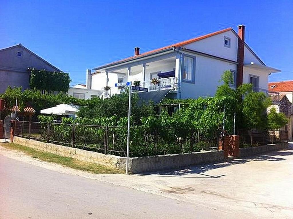 Budova, v ktorej sa apartmán nachádza