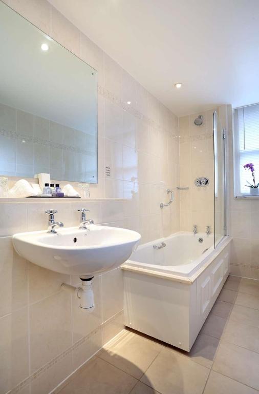 Macdonald New Blossoms Hotel Chester - Resim 3