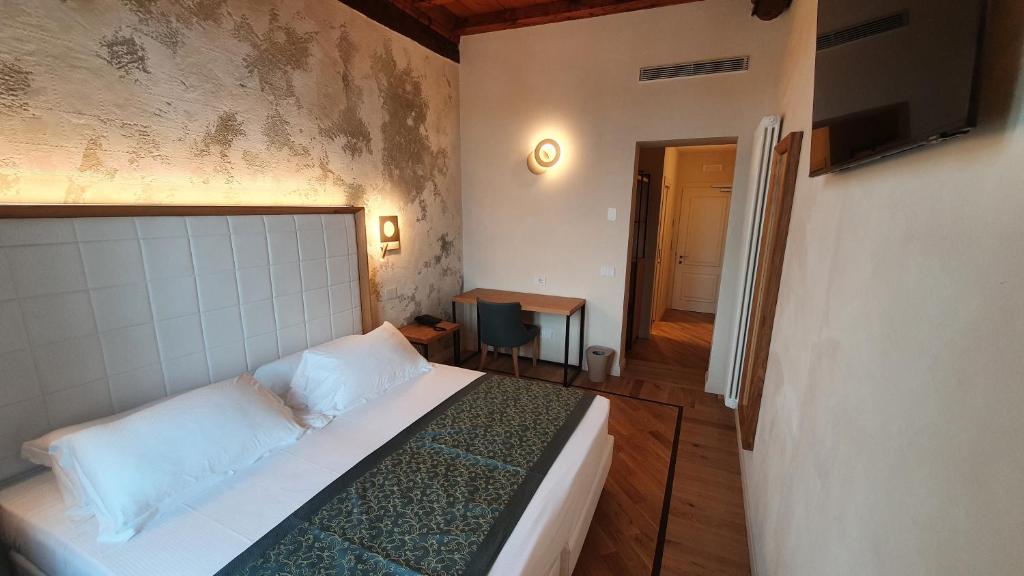 Postel nebo postele na pokoji v ubytování Cà Uberti Palace Hotel