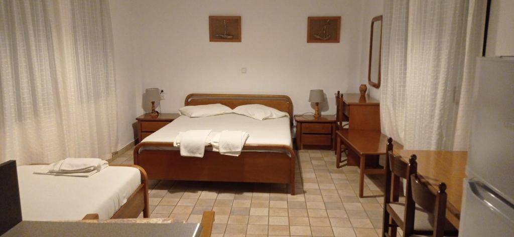 Posteľ alebo postele v izbe v ubytovaní Raptis Aparthotel Sivota