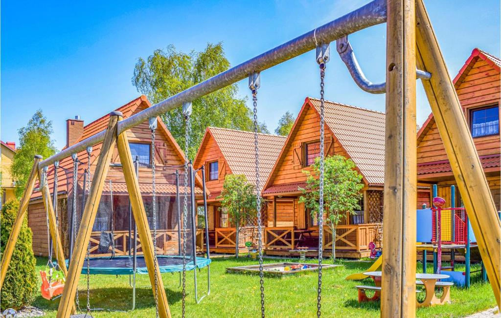 Detský kútik v ubytovaní 1 Bedroom Cozy Apartment In Darlowko