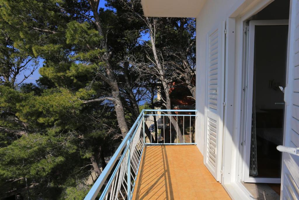 Balkón alebo terasa v ubytovaní Rooms with a parking space Brela, Makarska - 17281