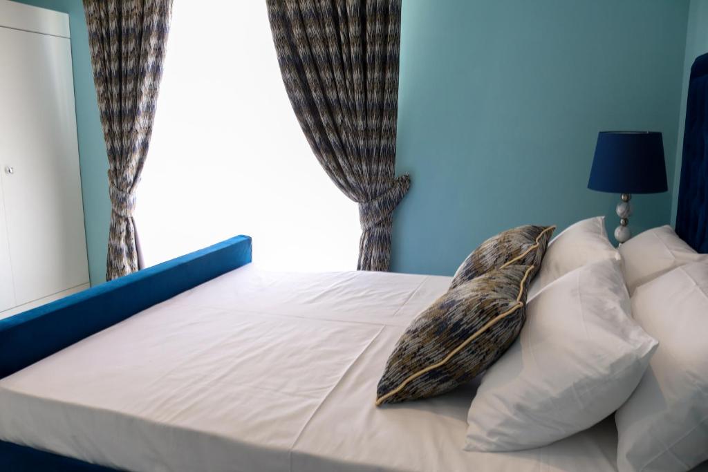 100 Boutique Living - Deluxe Double Room с балконом