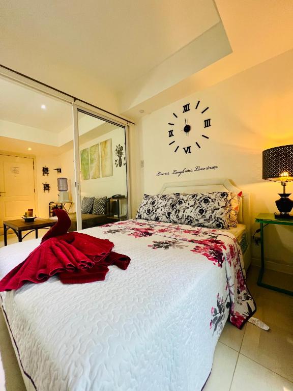 Foto de la galeria de Azure Pool View with Balcony, WiFi and Netflix a Manila