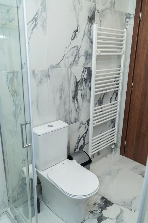 Łazienka w obiekcie Blue Dreams - Spectacular Sea View Apartment in Athens
