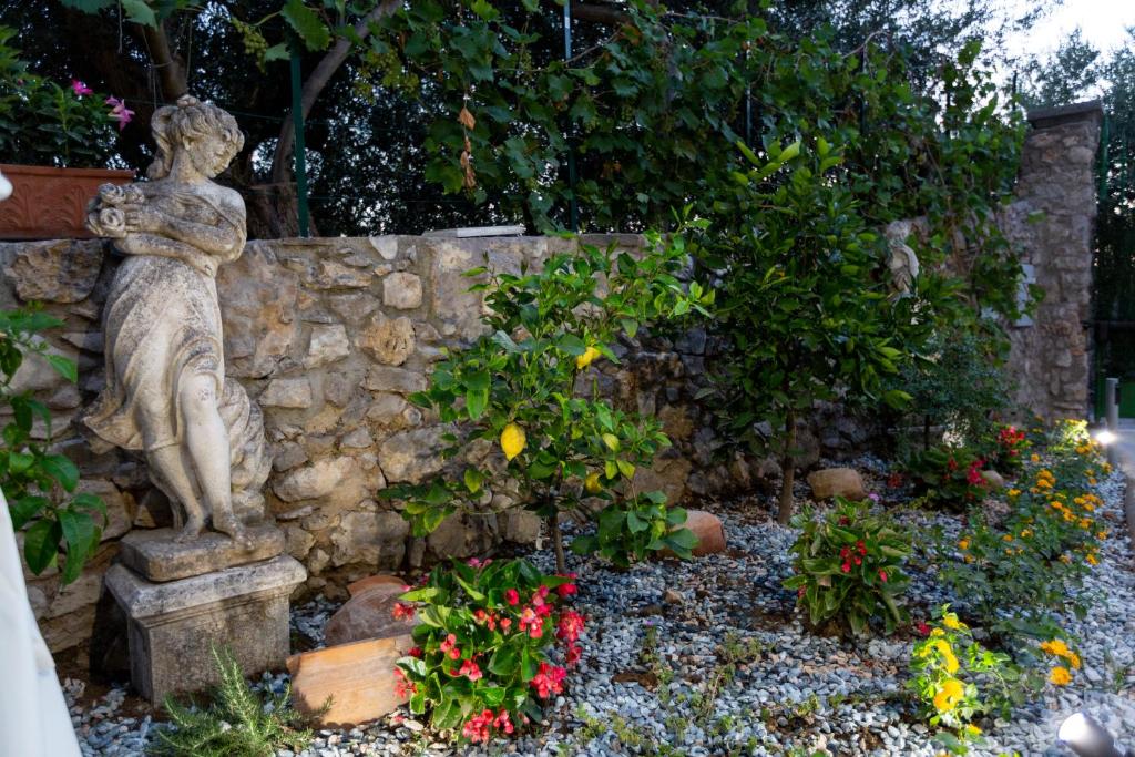 Ogród w obiekcie Il mulino luxury house