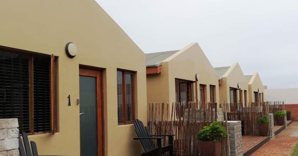 a row of houses with a fence at Walvis Bay Backpackers & Self-catering in Walvis Bay