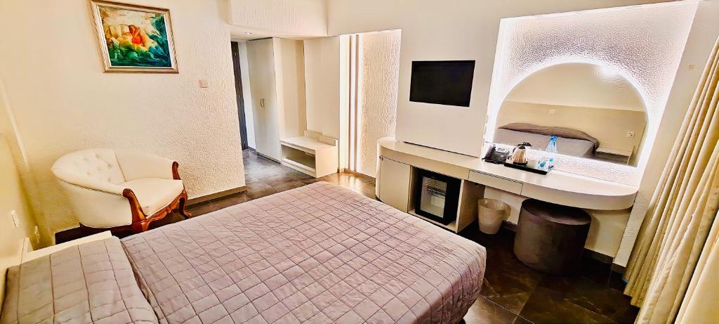 Postel nebo postele na pokoji v ubytování Sveltos Hotel
