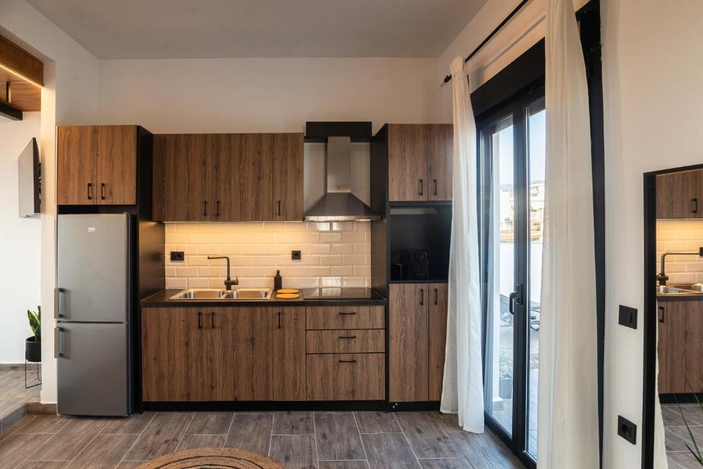 Kuchyňa alebo kuchynka v ubytovaní Private Jacuzzi & Acropolis View - The Urban Loft