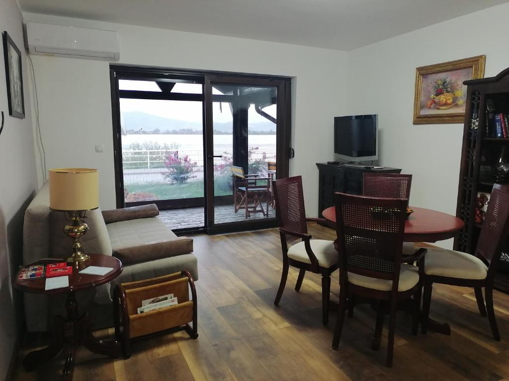 TV a/nebo společenská místnost v ubytování Apartman Sandrina