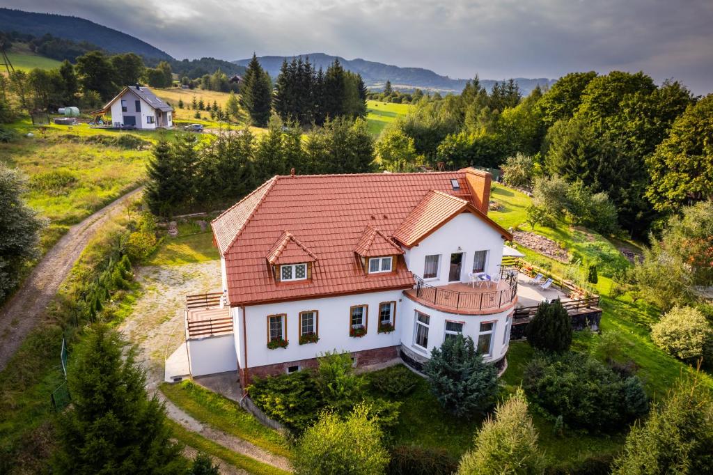 an aerial view of a white house with a red roof at Nocleg u Sowy Pokoje Gościnne in Ober Wüstegiersdorf