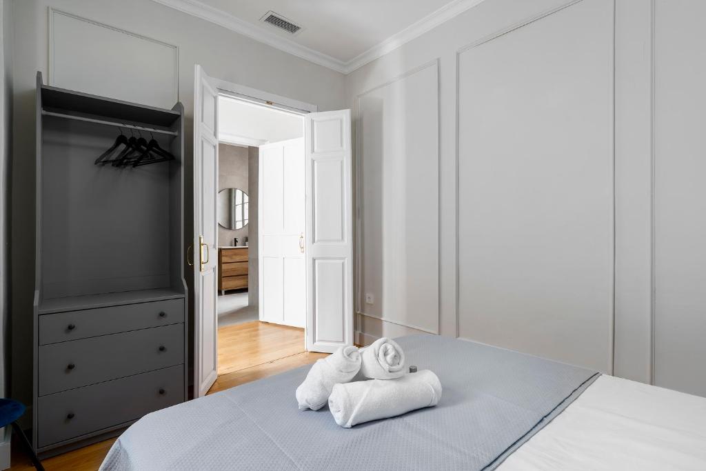 Posteľ alebo postele v izbe v ubytovaní Apartamento Plaza de la Merced 4 habitaciones