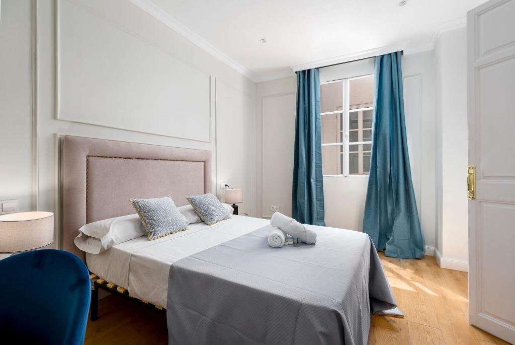 Posteľ alebo postele v izbe v ubytovaní Apartamento Plaza de la Merced 4 habitaciones