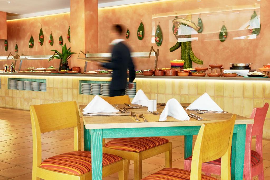 Booking.com: Hotel Iberostar Club Cala Barca All Inclusive ...