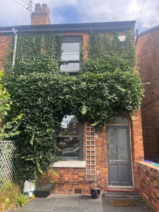 3bedroom home with free parking in Chorlton, Manchester (updated