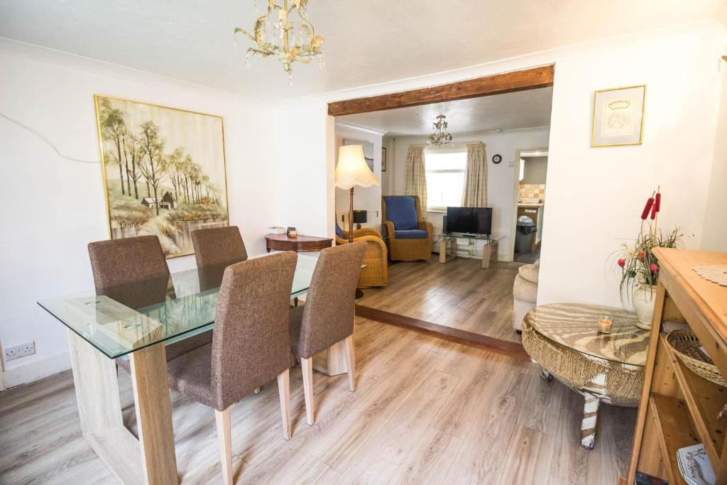 Seaside Cottage In Lowestoft In Suffolk Ref 99004u, Lowestoft Updated