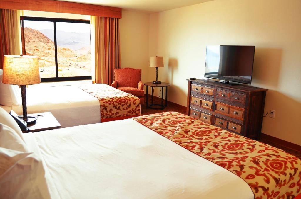 Postel nebo postele na pokoji v ubytování Hoover Dam Lodge