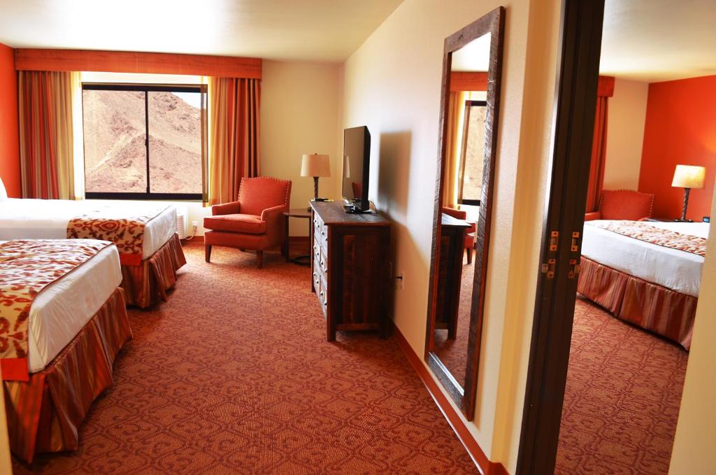 Postel nebo postele na pokoji v ubytování Hoover Dam Lodge