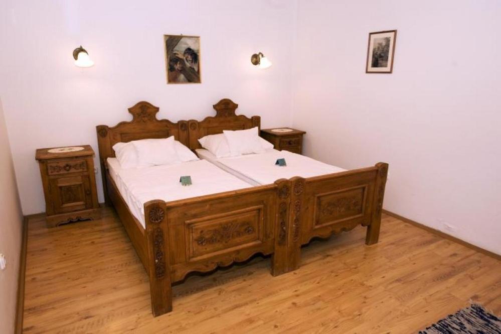 Posteľ alebo postele v izbe v ubytovaní Szent Anna Étterem és Panzió